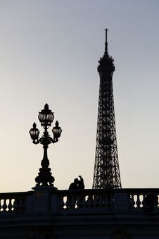 Silhouette Eiffel Tower With Lamp, Lovers On The Bridge, Paris, France Stock Image Silhouette Eiffel Tower With Lamp, Lovers On The Bridge, Paris, France Stock Image