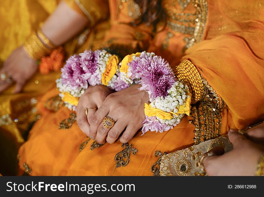 bride hands on mehndi event