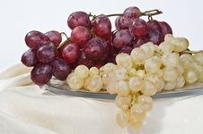 Bunches Of Grapes On A Glass Dish Royalty Free Stock Photos