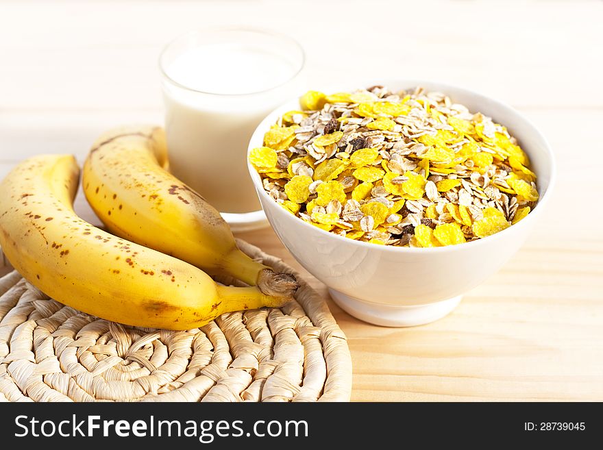 Breakfast milk with bananas-healthy food