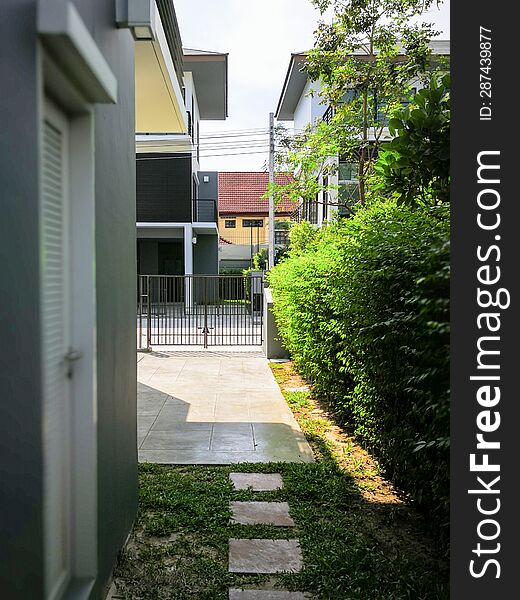 View from the side garden to the front of the house, on the side there is a beautifully decorated wrought iron