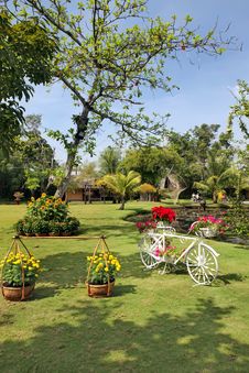 Beautifully Manicured Park Garden In Tropics Royalty Free Stock Photos Beautifully Manicured Park Garden In Tropics Royalty Free Stock Photos