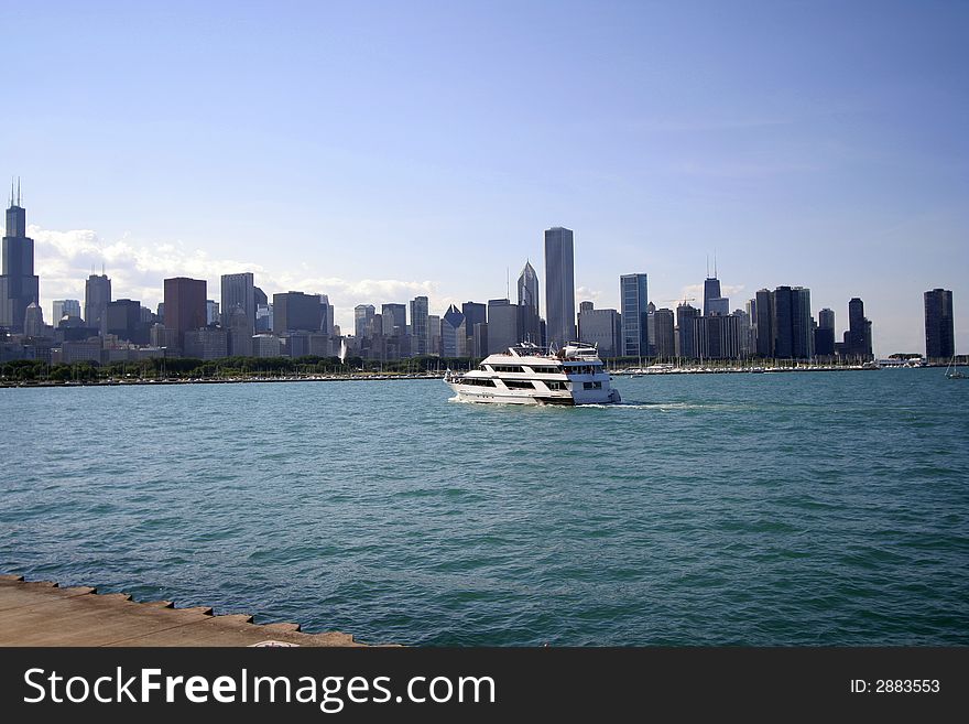 Chicago skyline - A cruise boat in Lake Michigen