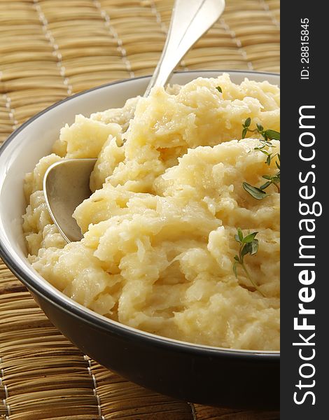 Mashed potato with butter and fresh herbs recipe. Mashed potato with butter and fresh herbs recipe