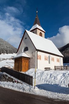 A Wintertime View Of A Small Church With A Tall Steeple Stock Photo