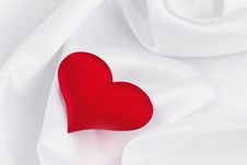 Red Heart On White Silk Royalty Free Stock Images Red Heart On White Silk Royalty Free Stock Images
