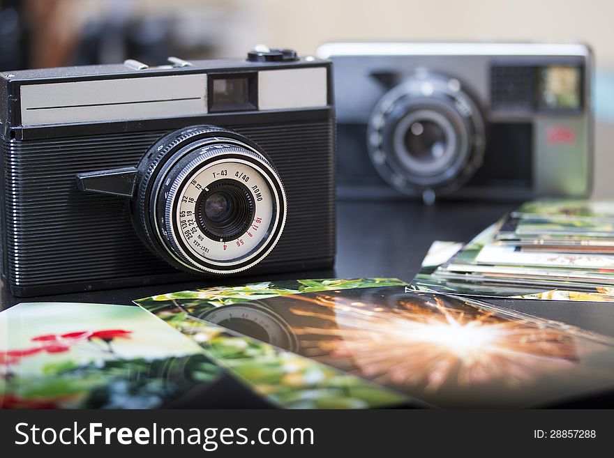 Vintage foto cameras with paper pictures. Vintage foto cameras with paper pictures