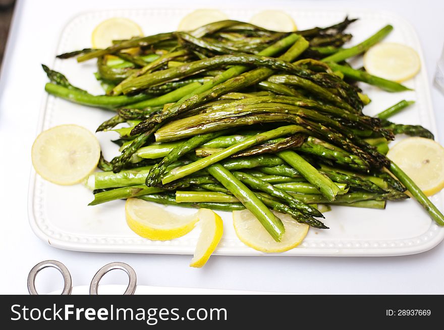 Grilled Asparagus With Lemon Wedges
