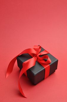 Black Box Romantic Gift With Red Ribbon, Vertical With Copy Space. Royalty Free Stock Photography Black Box Romantic Gift With Red Ribbon, Vertical With Copy Space. Royalty Free Stock Photography