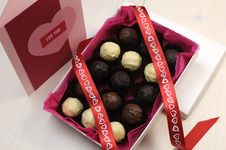 Love Theme Chocolates With Red Heart Ribbon And Pink And Red Handmade Gift Card Royalty Free Stock Photography Love Theme Chocolates With Red Heart Ribbon And Pink And Red Handmade Gift Card Royalty Free Stock Photography
