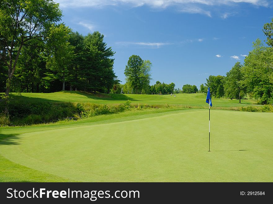 Putting green  and flag in Rockland, Canada