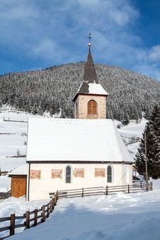 A Wintertime View Of A Small Church With A Tall Steeple Stock Photos