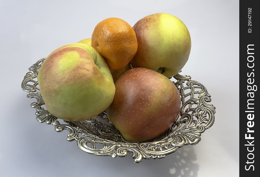 The museum, made of silver, fruit plate. The museum, made of silver, fruit plate.