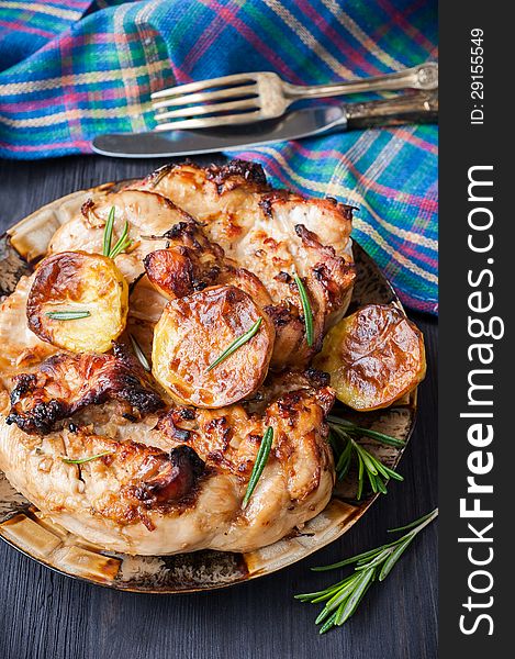 Grilled chicken with potatoes and rosemary