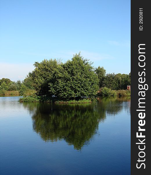 A large course fishing pond for anglers in the uk