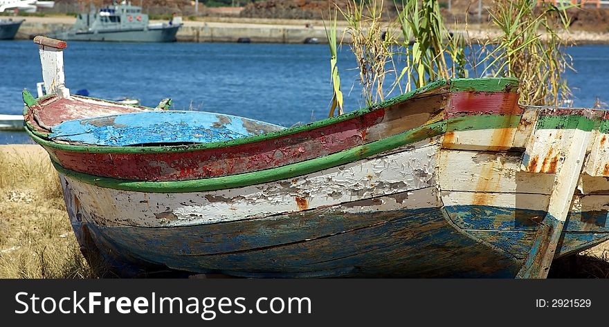 Photo of Old boat on the Ferragudo beach,