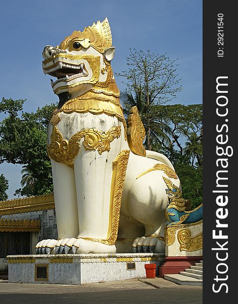 The beautiful chinthes are the guards of the Shwedagon Pagoda. Photo was taken in Yangon, Myanmar. The beautiful chinthes are the guards of the Shwedagon Pagoda. Photo was taken in Yangon, Myanmar.