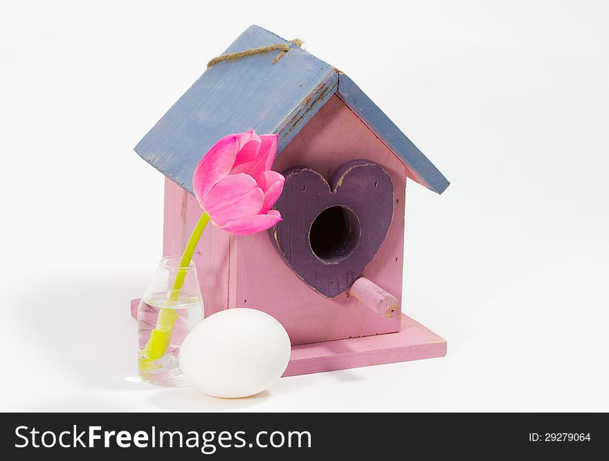 This birdhouse is decorated with egg and tulip. This birdhouse is decorated with egg and tulip.