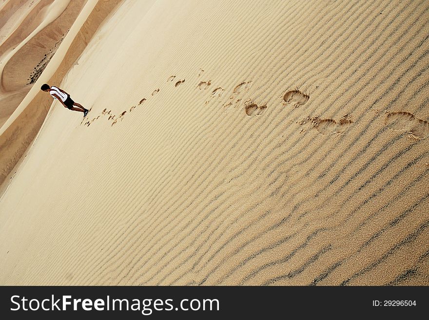 A girl lost in the desert