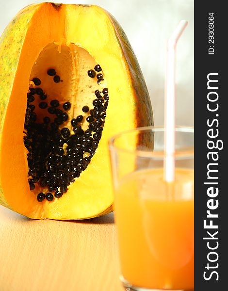 Tropical Organic papaya & Juice, focus on papaya