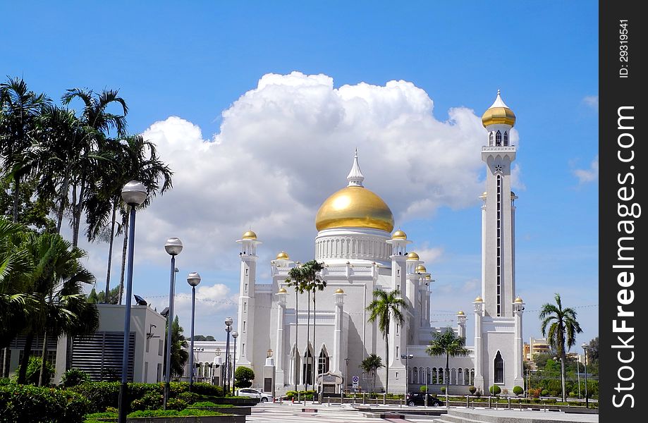 This is the main entrance of the most memorial mosque in Brunei under the shading of white clouds and the blue skies. This is the main entrance of the most memorial mosque in Brunei under the shading of white clouds and the blue skies.