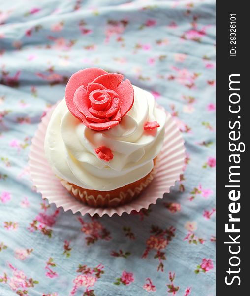 Vintage pink cupcake withe cream and fondant rossse. Vintage pink cupcake withe cream and fondant rossse