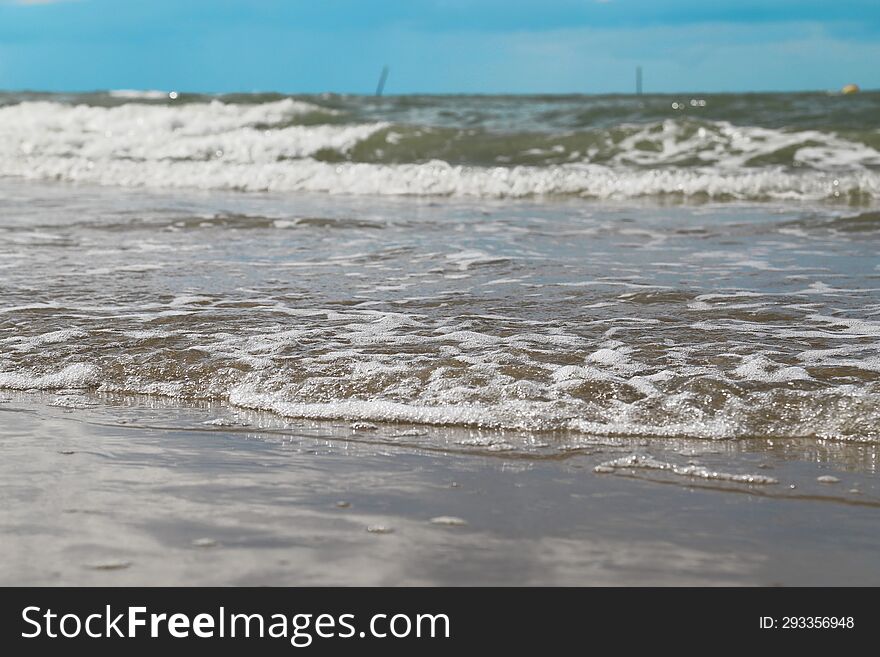 Sea of ??Deauville which comes and goes with the tide