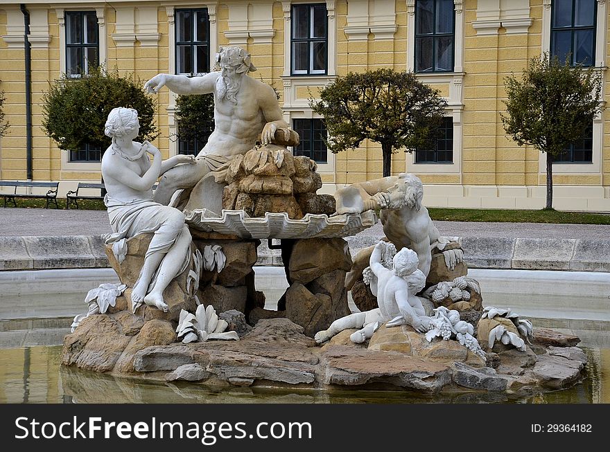 Fountain Sculpture: Schonbrunn Wien Vienna, Austria