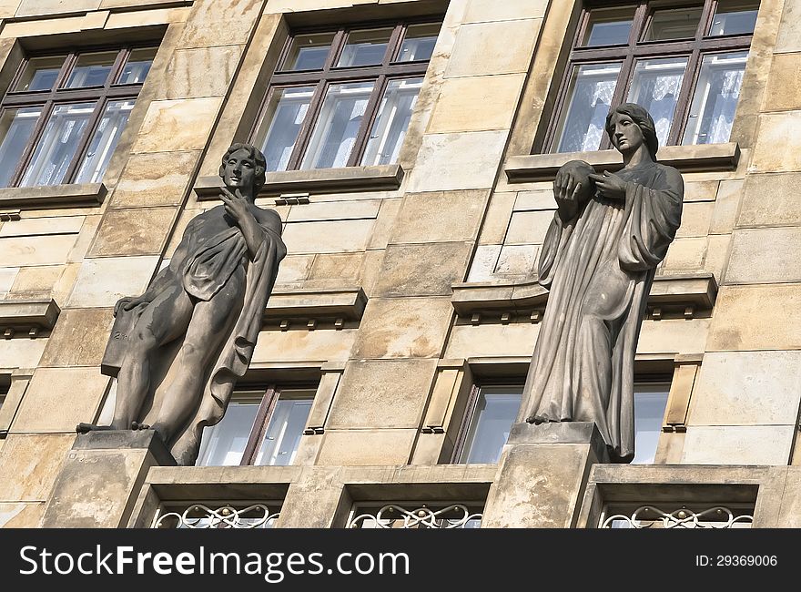 Sculpture at the entrance to the Ministry of Industry and Trade