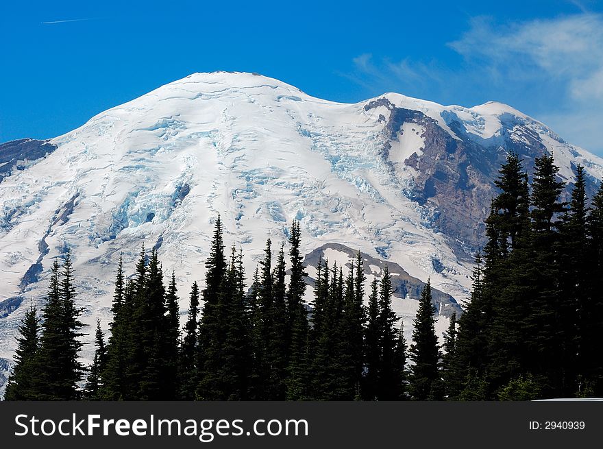 The snow peak at Mount Rainier