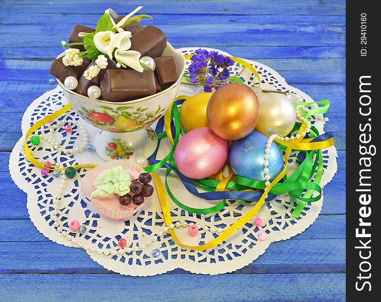 Five easter eggs with chocolate and berries on the napkin