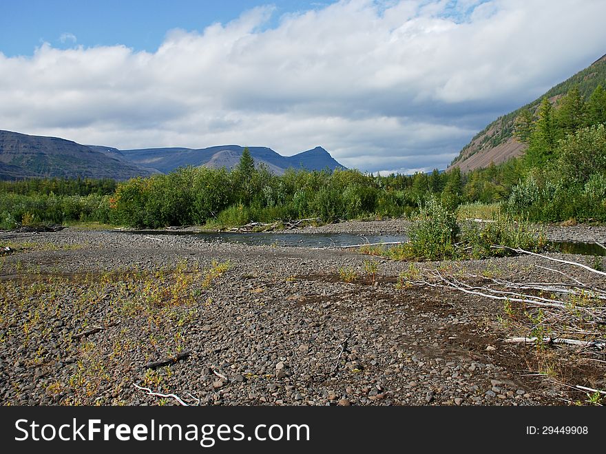 The end of the summer on the Putorana plateau. The valley of the river Mikchangda.