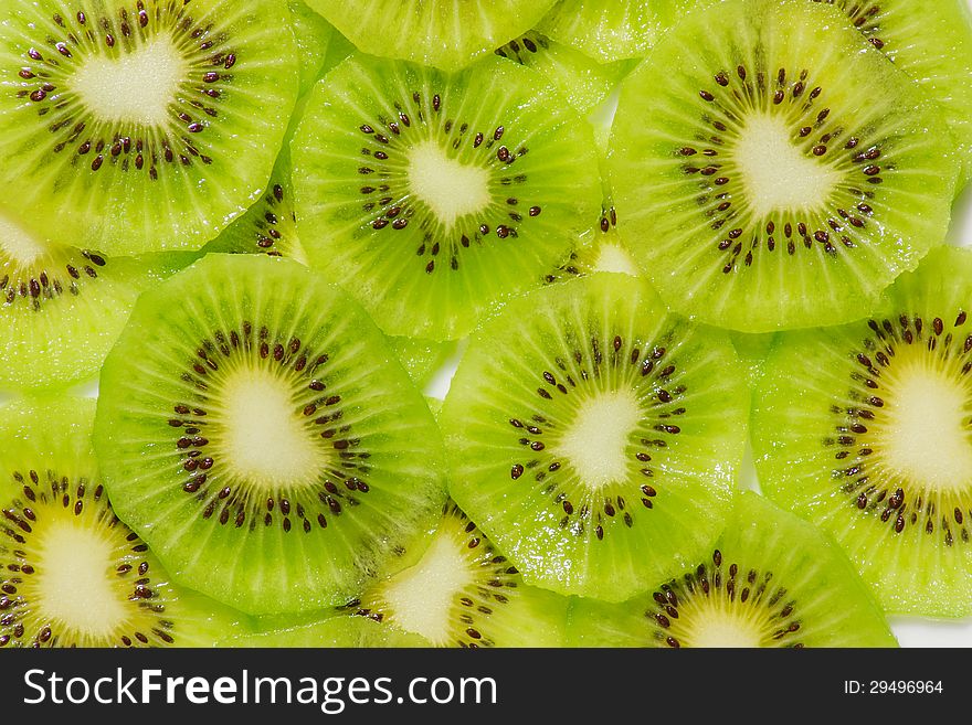 Kiwi fruit cut ​​into pieces.