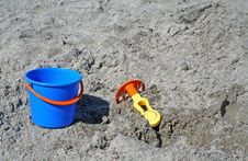 Bucket And Rake Royalty Free Stock Images Bucket And Rake Royalty Free Stock Images