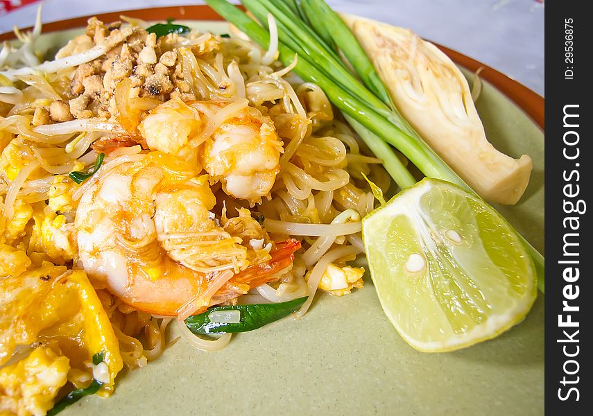 Stir fried noodle with shrimp