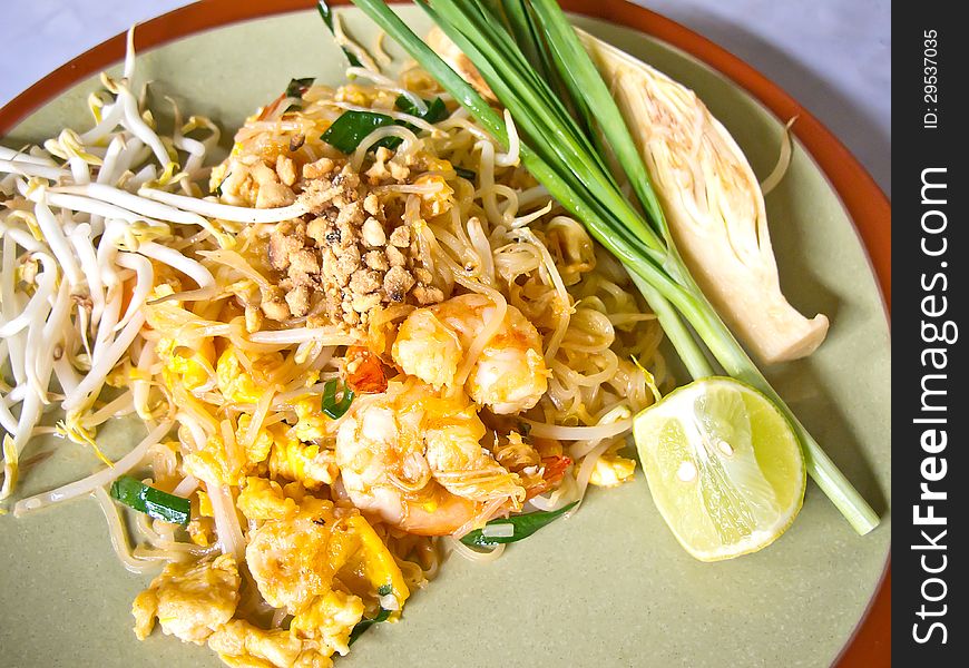 Stir fried noodle with shrimp