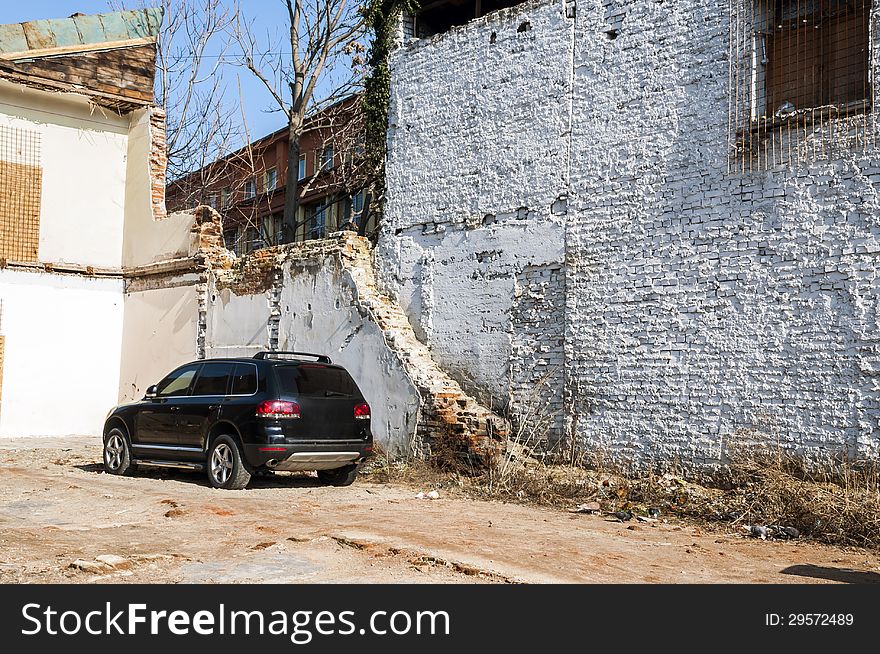 Car on a abandonated house