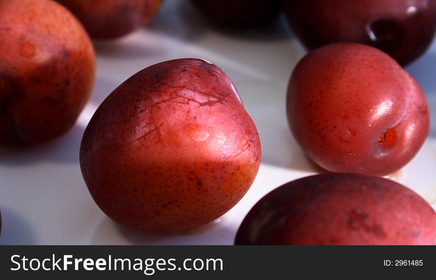 A pic of some plums with sunlight