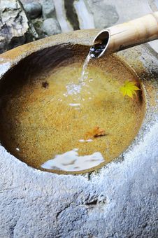 Bamboo Tube And Flowing Water Royalty Free Stock Photography Bamboo Tube And Flowing Water Royalty Free Stock Photography