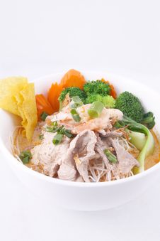 Laksa Noodle Soup With Chicken, Fresh Vegetables And Wonton On T Stock Images Laksa Noodle Soup With Chicken, Fresh Vegetables And Wonton On T Stock Images