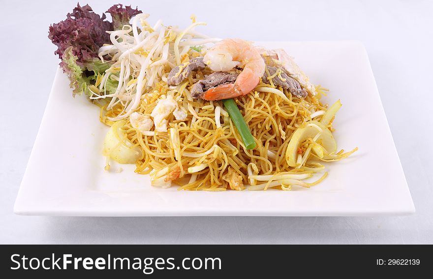 Sigapore Noodles Stir Fried With Vermicelli Noodles.
