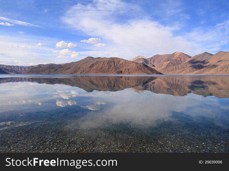 Pangong lake (Pangong Tso) is an endorheic lake in the Himalayas situated at a height of about 4,350 m (14,270 ft). It is 134 km (83 mi) long and extends from India to Tibet. Pangong lake (Pangong Tso) is an endorheic lake in the Himalayas situated at a height of about 4,350 m (14,270 ft). It is 134 km (83 mi) long and extends from India to Tibet.