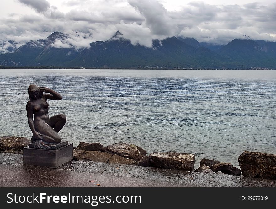 Sculpture of nude girl on lake Geneva, Montreux