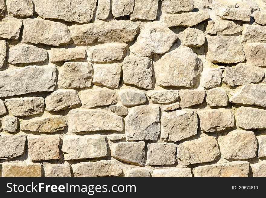 Wall made ​​of crushed rocks