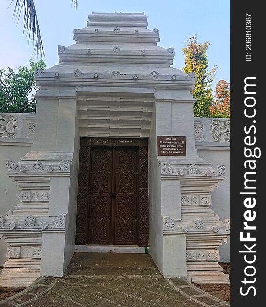 The entrance gate to the final resting place of the royal family in Yogyakarta