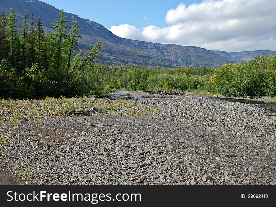 The end of the summer on the Putorana plateau. The valley of the river Mikchangda.