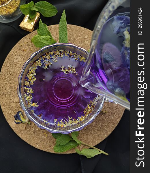 Purple Anchan tea with osmanthus flowers and mint