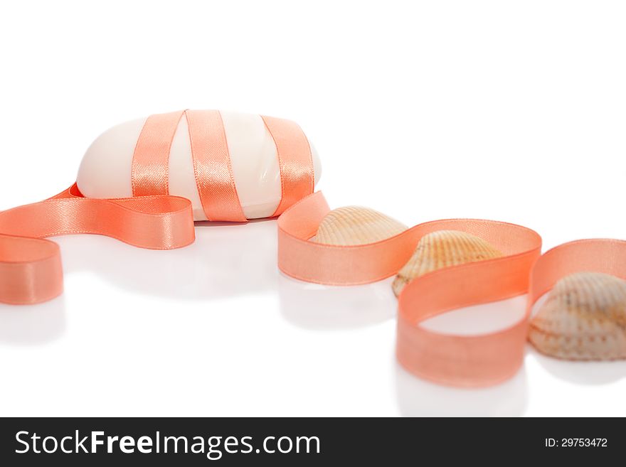 The bar of soap decorated with the ribbon and sea shells