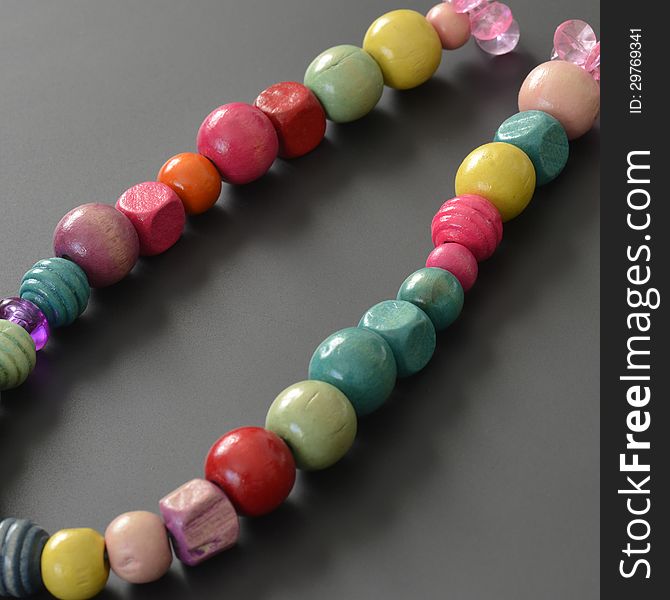 Necklace of wooden pearls with different colors