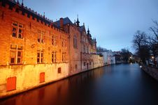 Traditional Houses Reflected In The Water Canals From Bruges &x28;Brugge&x29; - Belgium. Royalty Free Stock Images Traditional Houses Reflected In The Water Canals From Bruges &x28;Brugge&x29; - Belgium. Royalty Free Stock Images
